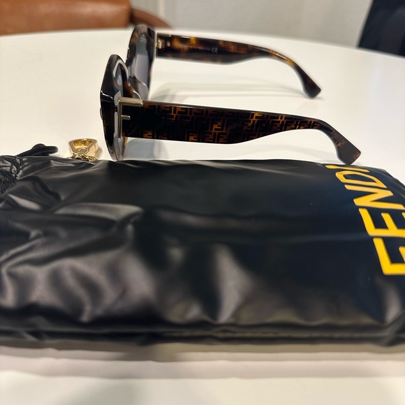 Fendi Rx Sunglasses - Picture 4 of 7